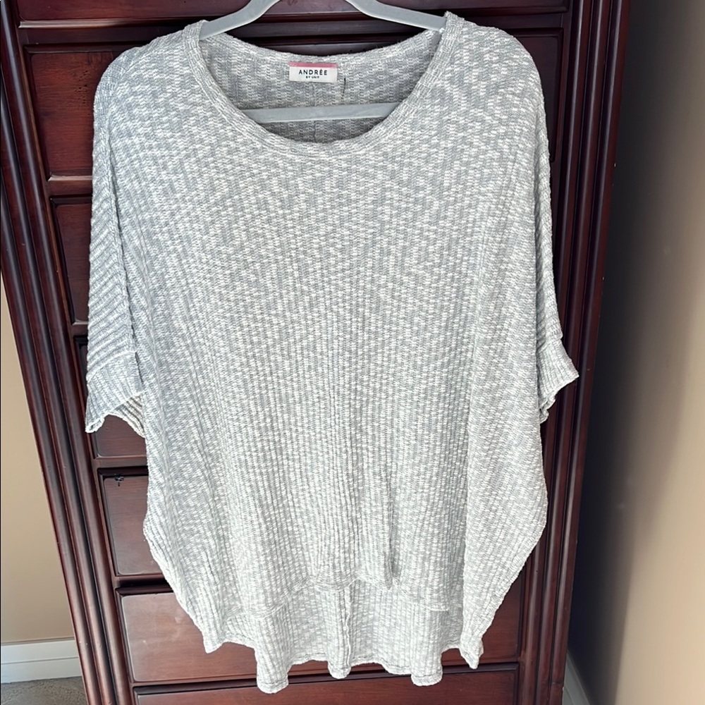 Andree by Unit Ribbed Knit Marled Grey Dolman Short Sleeve Hi Low Top Large NWOT